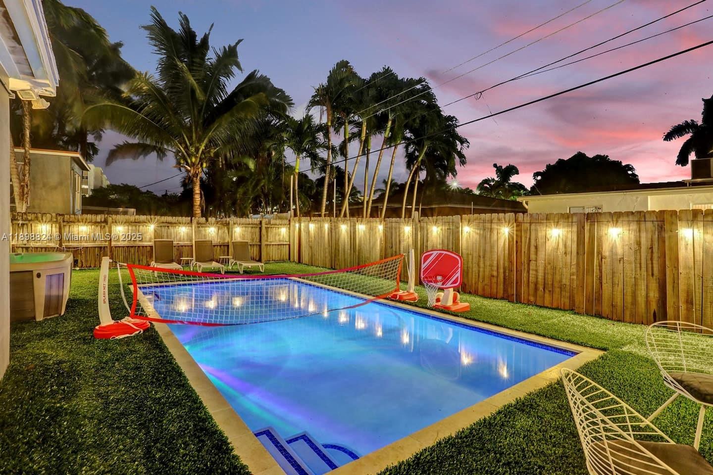 1024 NE 4th St Hallandale Beach, FL 33009