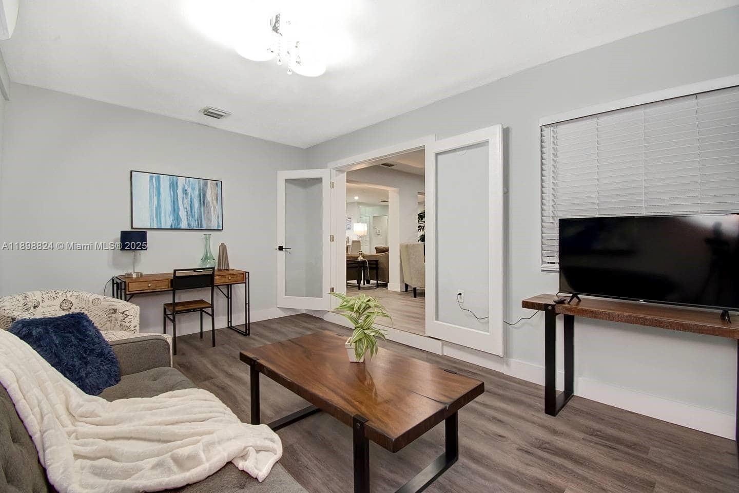 1024 NE 4th St Hallandale Beach, FL 33009