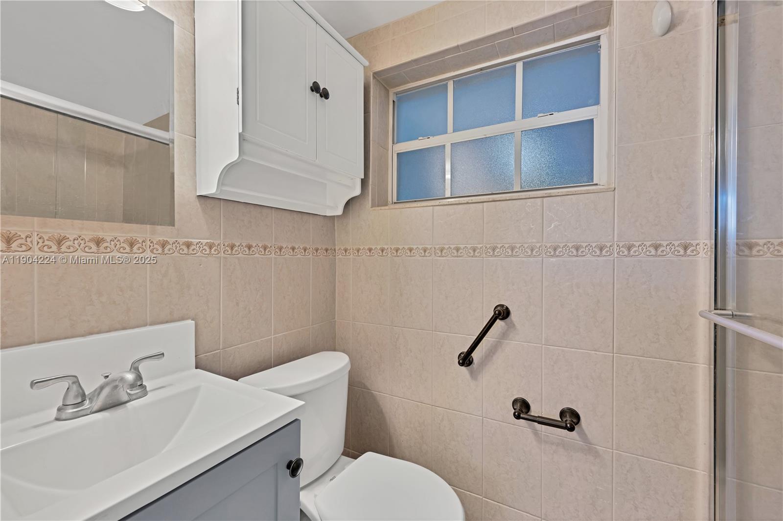 818 NE 3rd St #818 Hallandale Beach, FL 33009