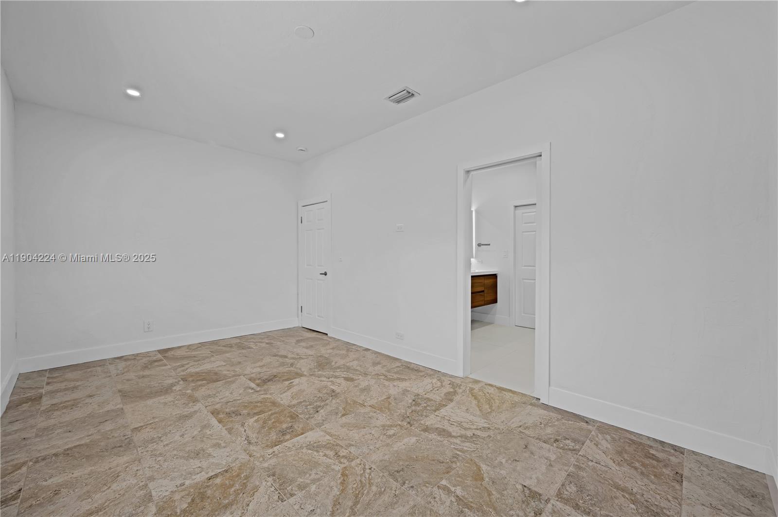 818 NE 3rd St #818 Hallandale Beach, FL 33009