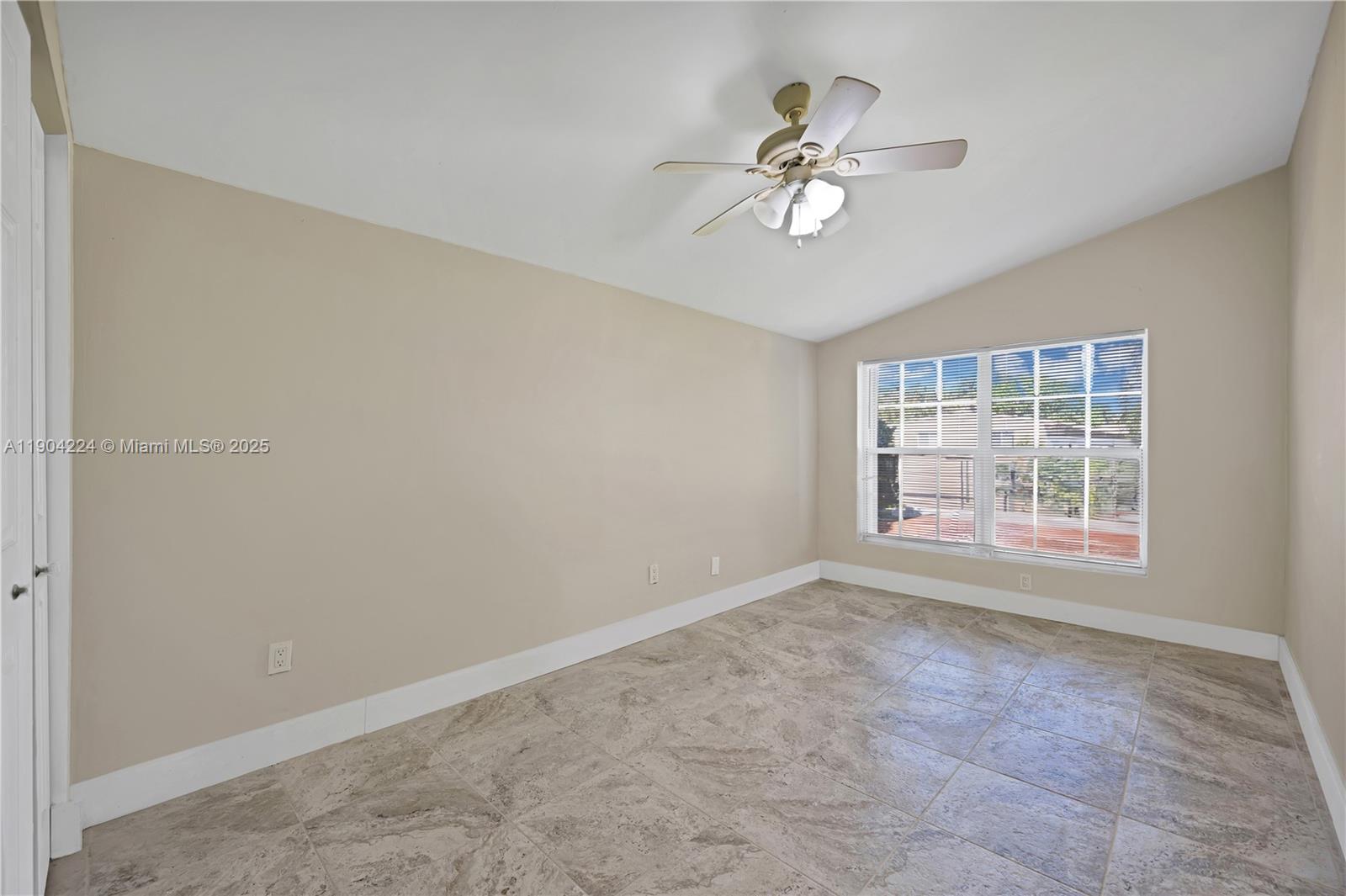 818 NE 3rd St #818 Hallandale Beach, FL 33009