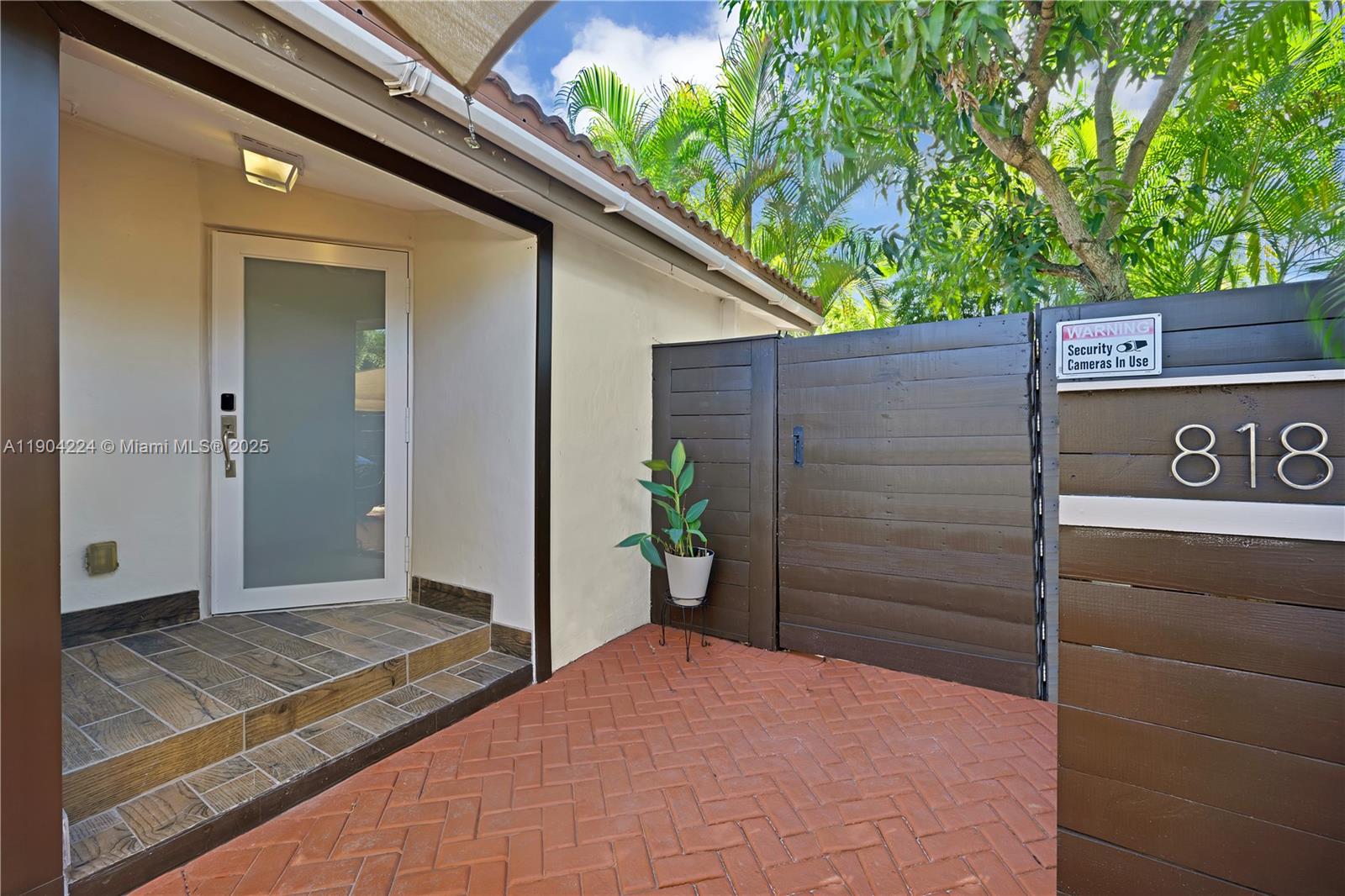 818 NE 3rd St #818 Hallandale Beach, FL 33009