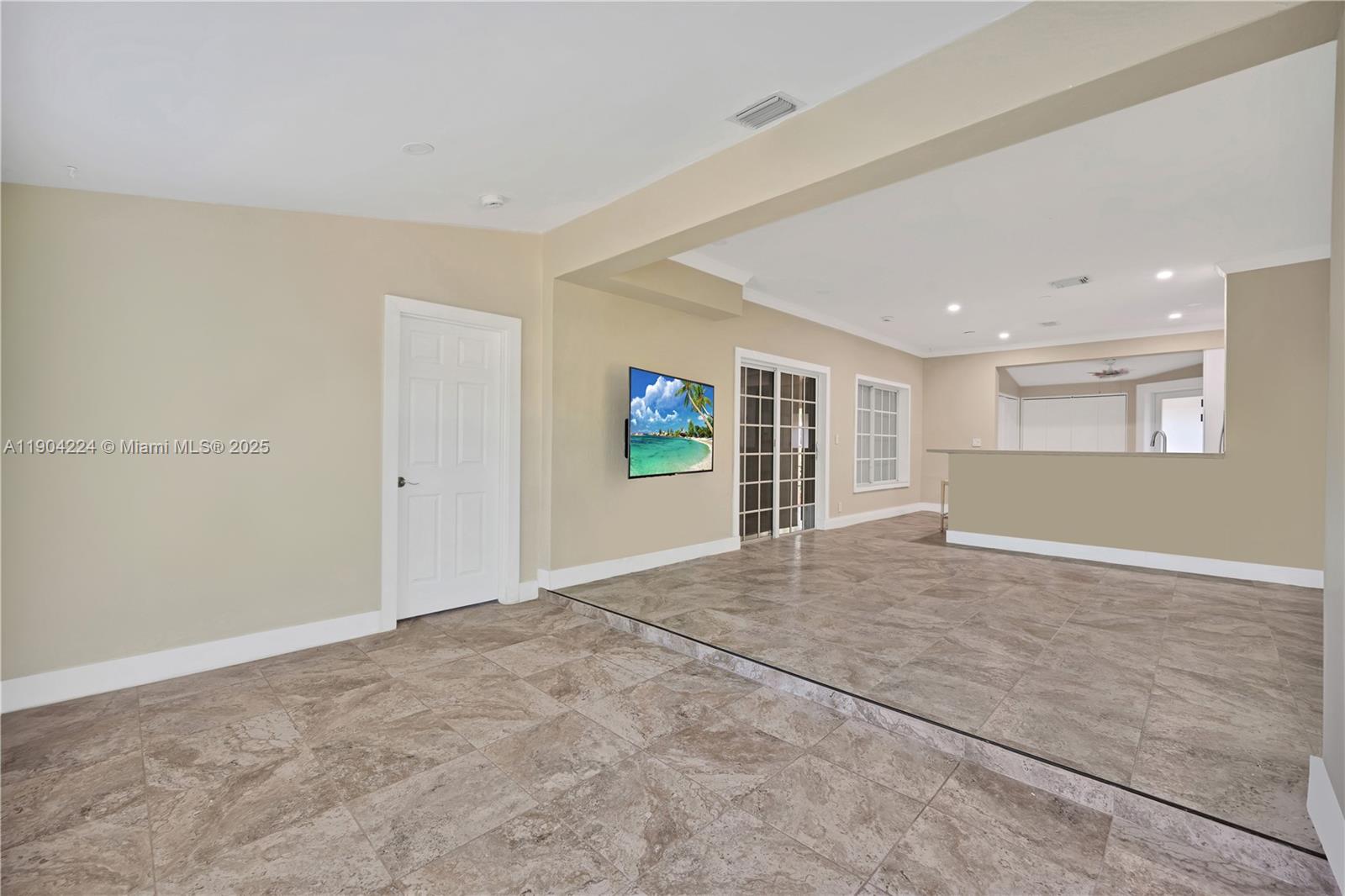 818 NE 3rd St #818 Hallandale Beach, FL 33009