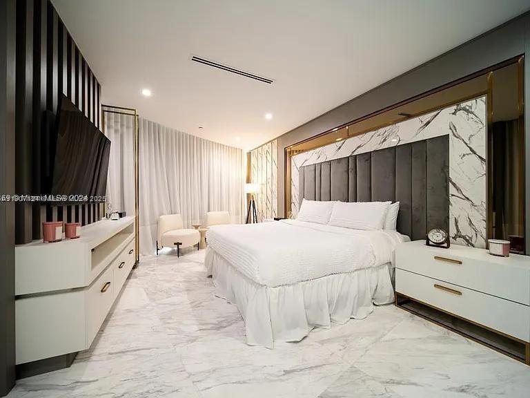 image Paramount Miami Worldcent11