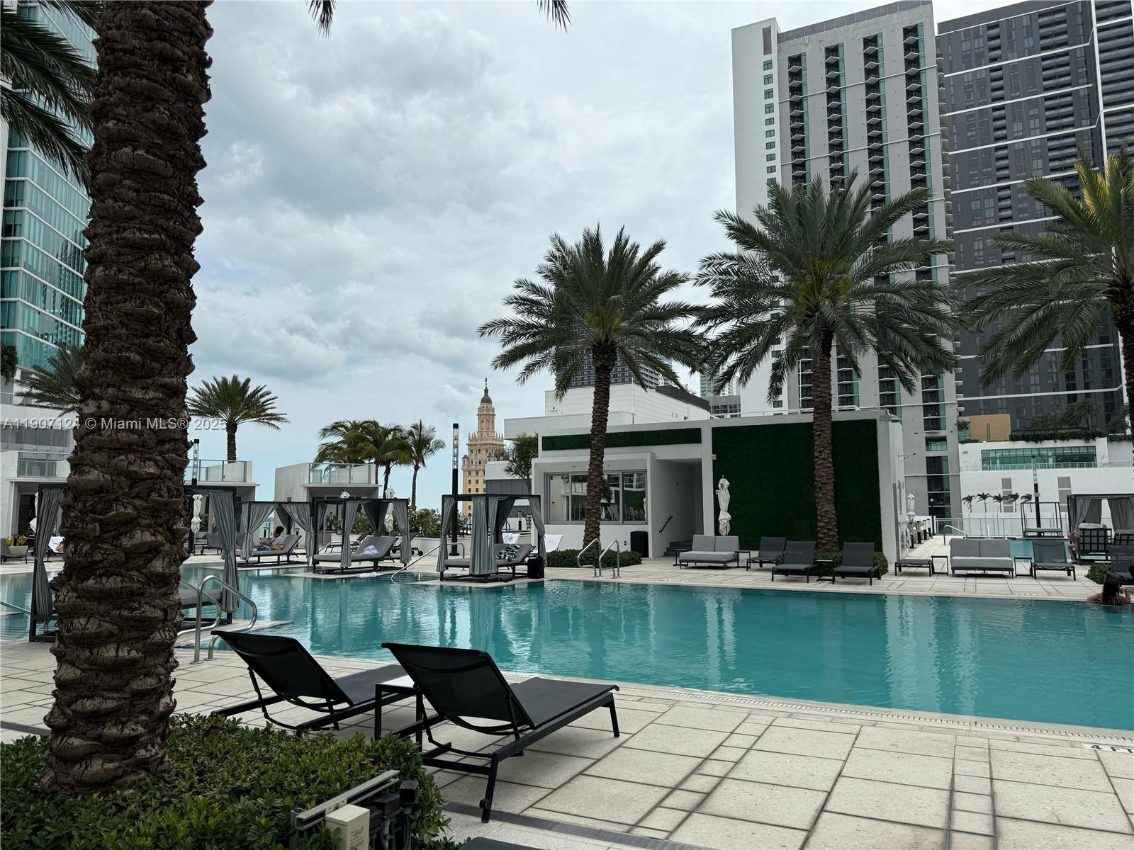 image Paramount Miami Worldcent21