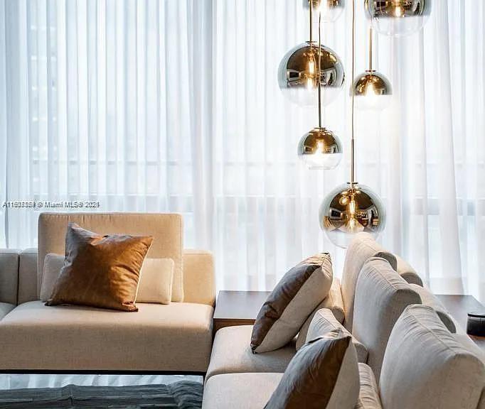 image Paramount Miami Worldcent2