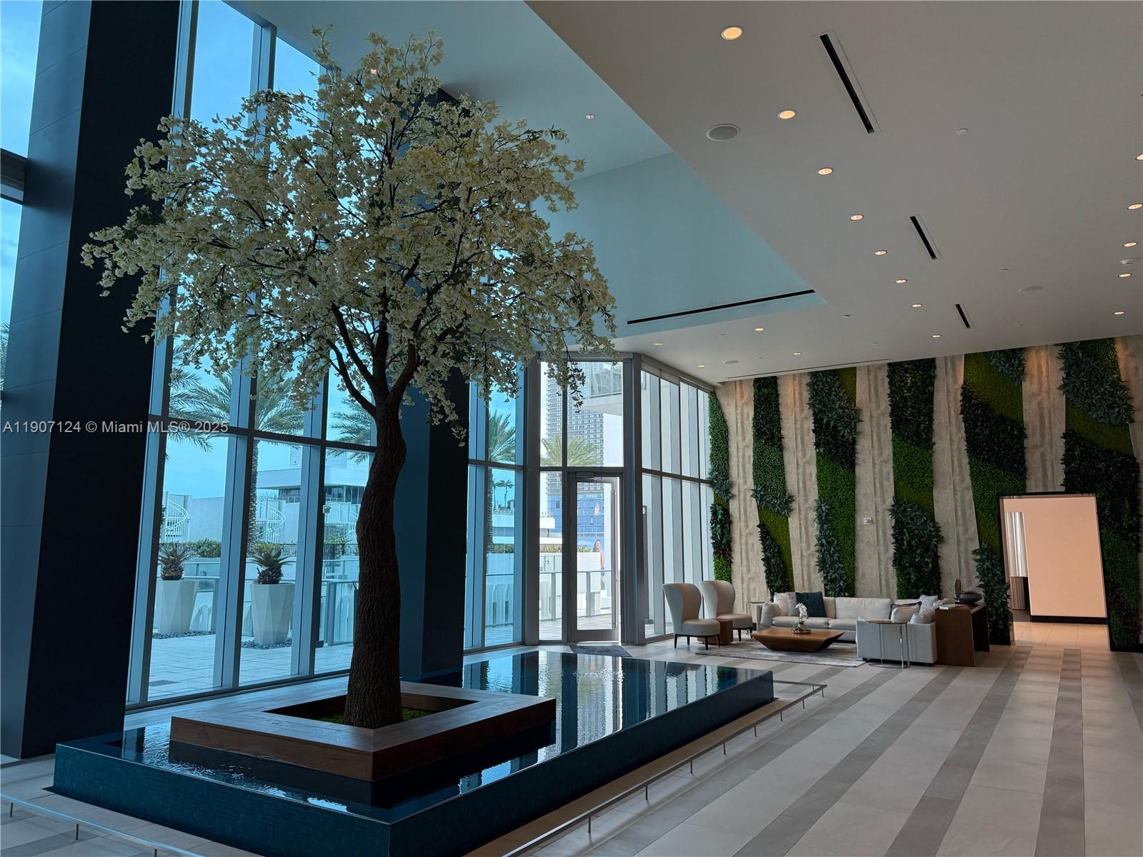 image Paramount Miami Worldcent29