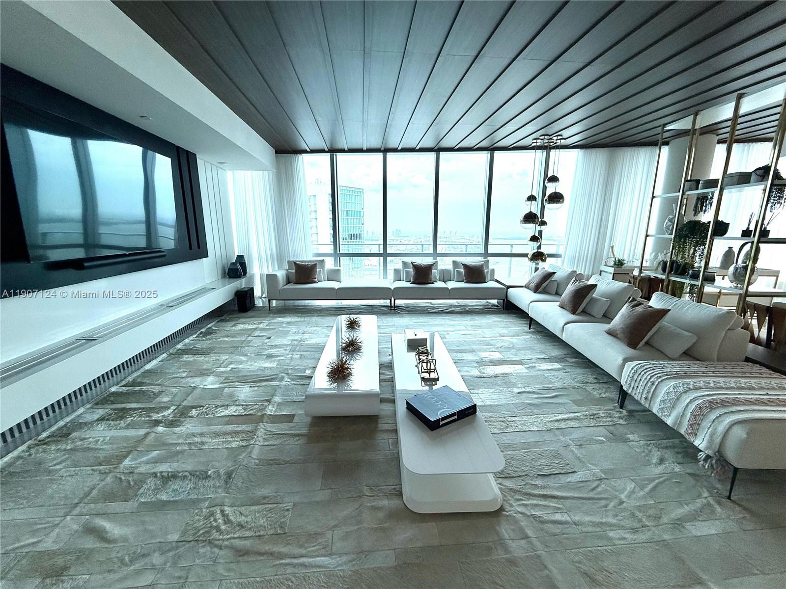 image Paramount Miami Worldcent3