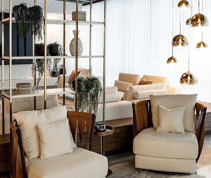 image Paramount Miami Worldcent5