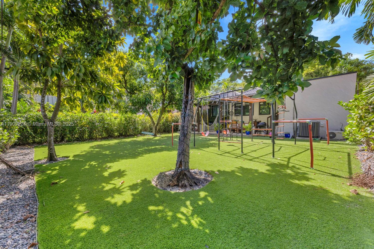 1009 Genoa St Coral Gables, FL 33134