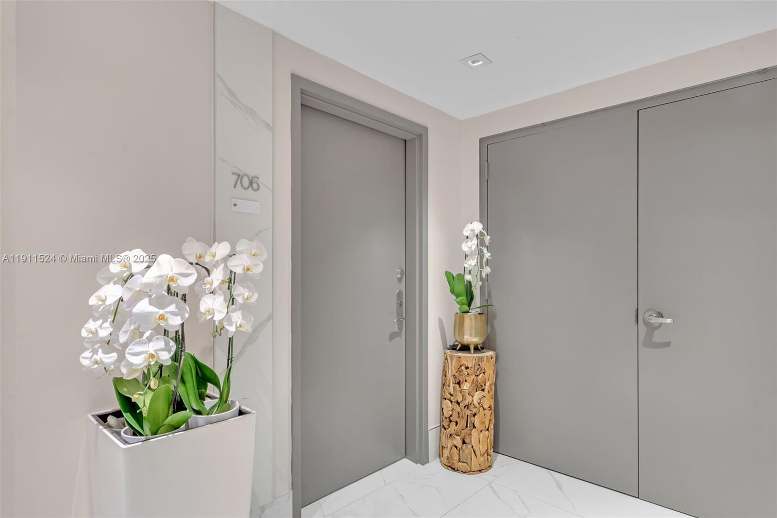 400 Alton Rd #706 Miami Beach, FL 33139