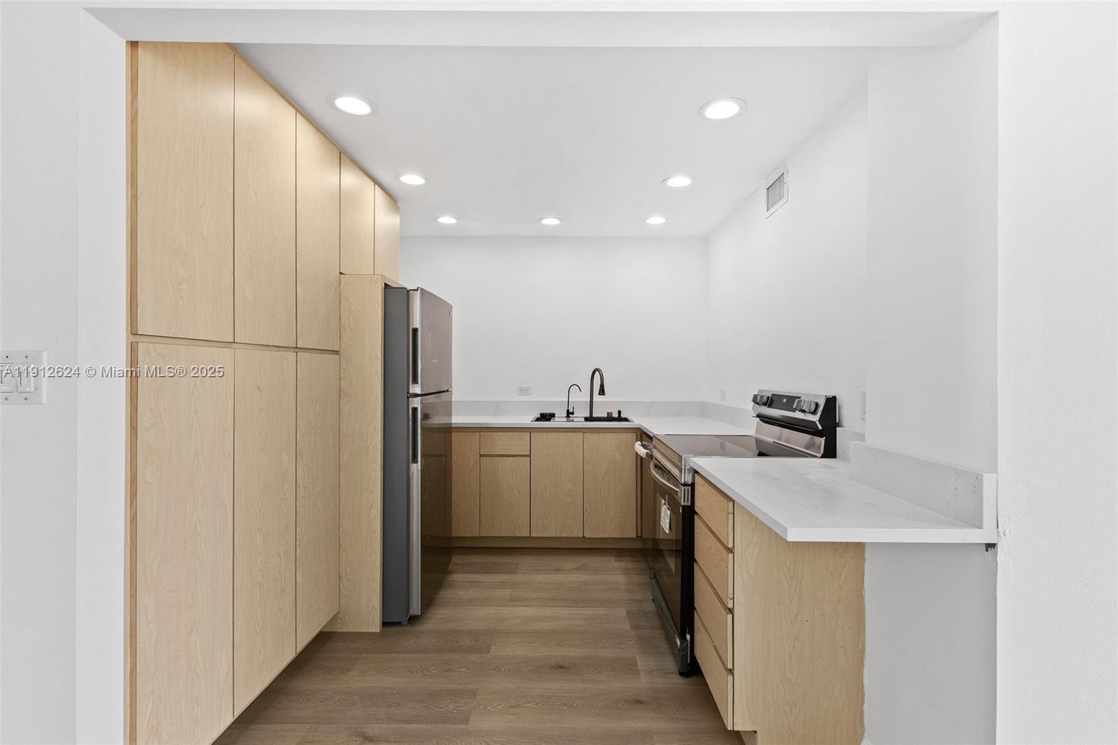 6900 Bay Dr #10I Miami Beach, FL 33141