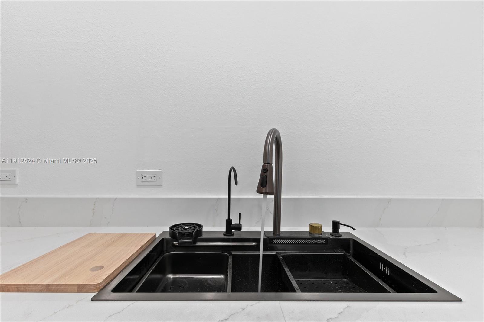 6900 Bay Dr #10I Miami Beach, FL 33141