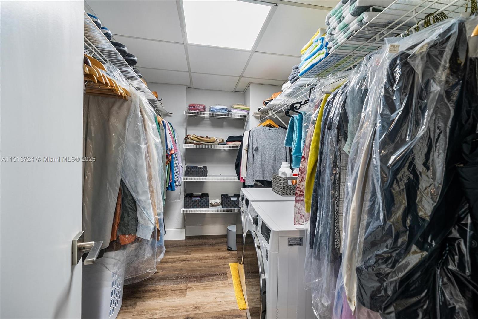 90 Edgewater Dr #1124 Coral Gables, FL 33133