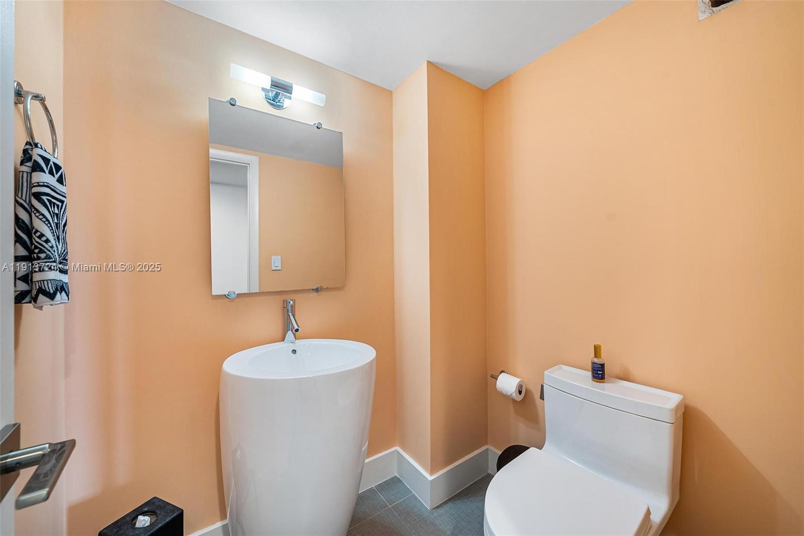 90 Edgewater Dr #1124 Coral Gables, FL 33133