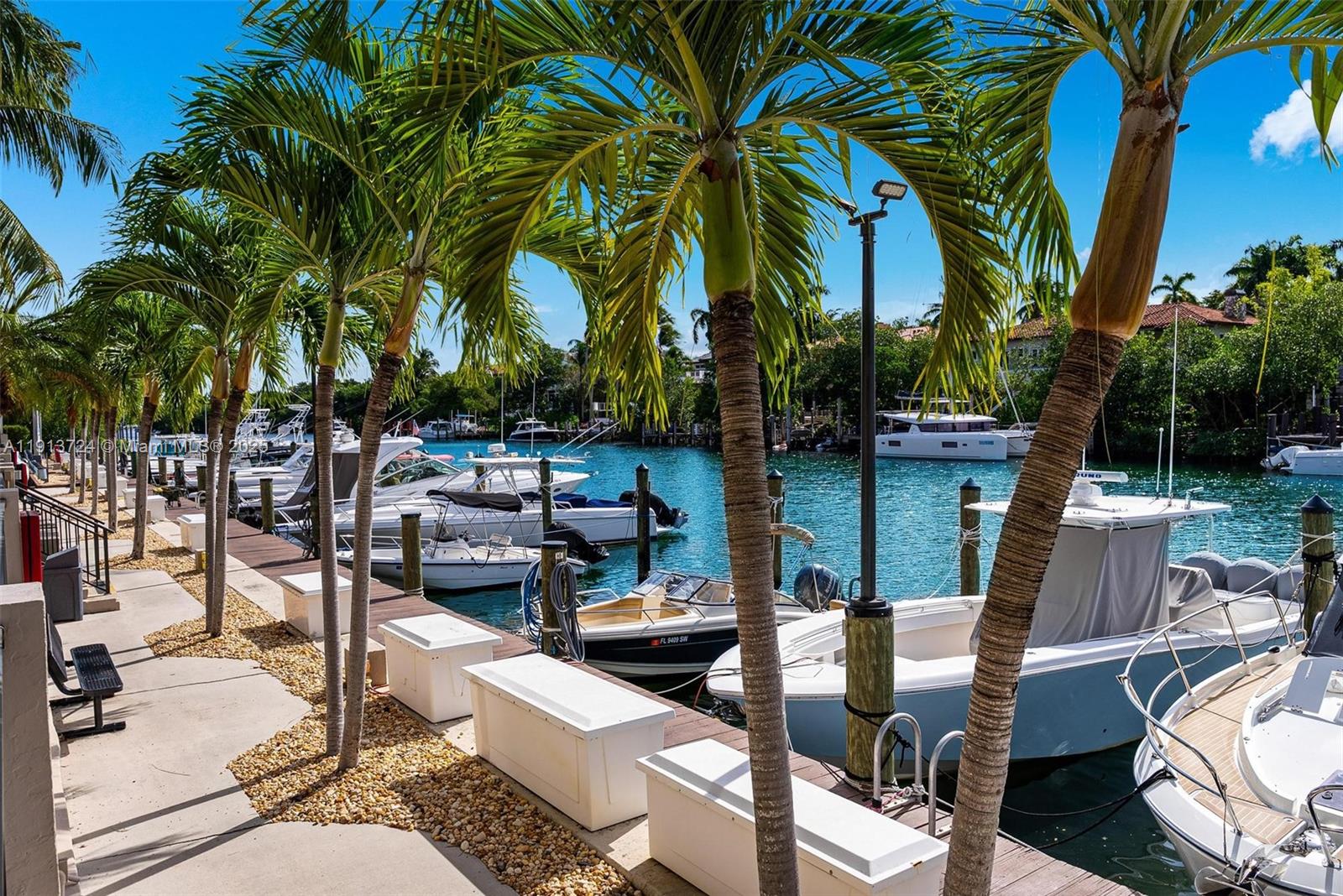 90 Edgewater Dr #1124 Coral Gables, FL 33133