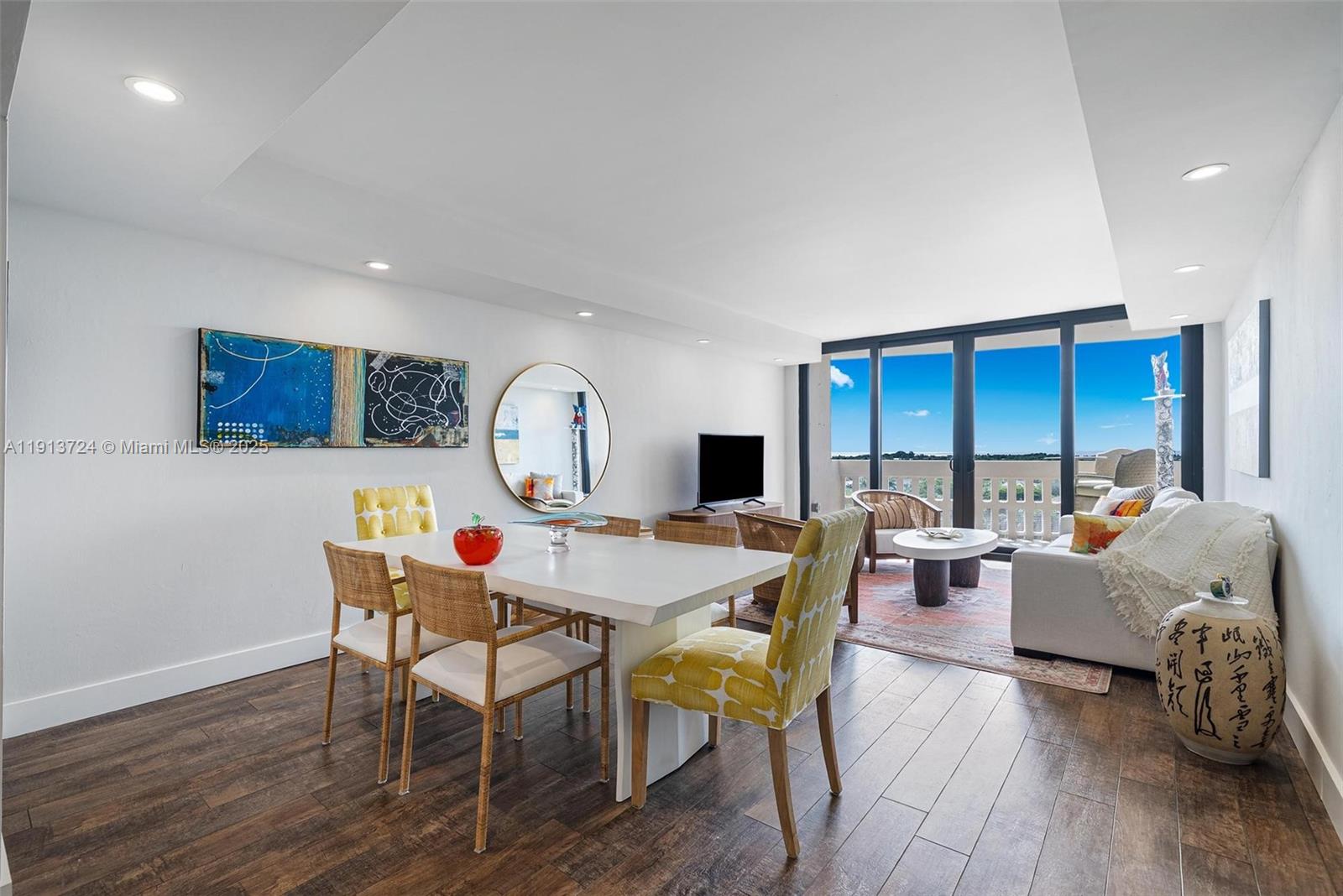 90 Edgewater Dr #1124 Coral Gables, FL 33133