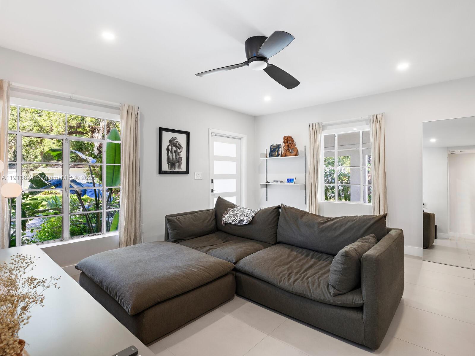 1009 NW 11th Ct Miami, FL 33136