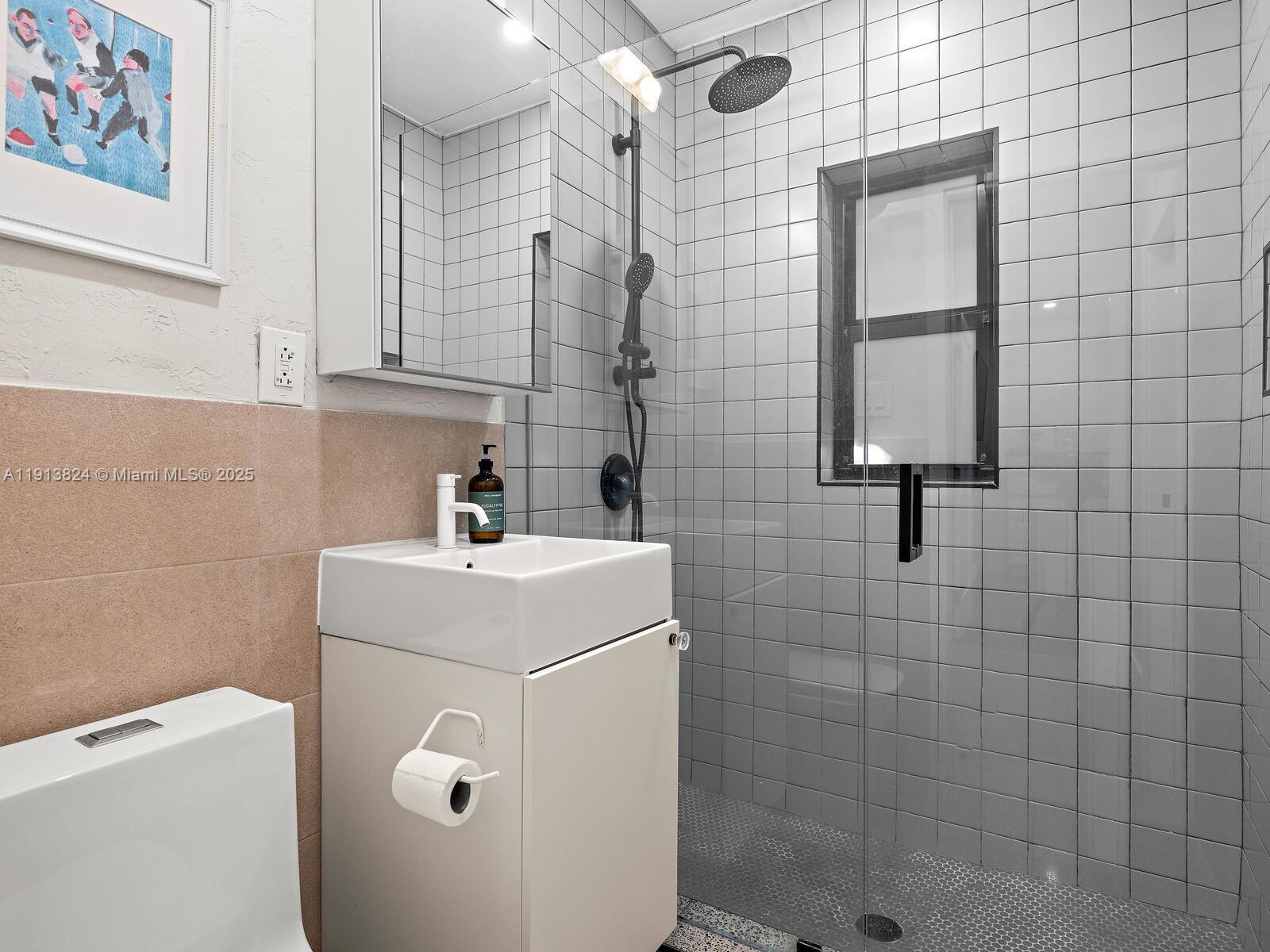 1009 NW 11th Ct Miami, FL 33136