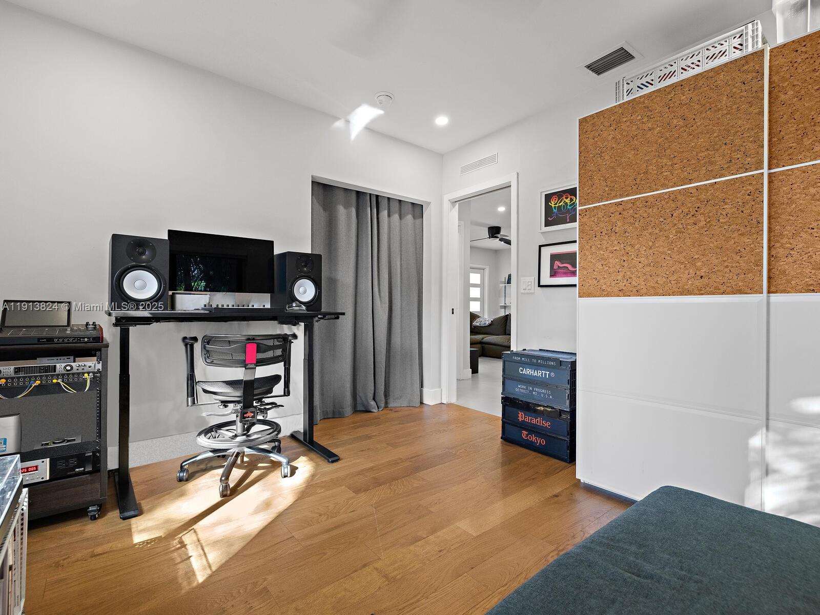 1009 NW 11th Ct Miami, FL 33136