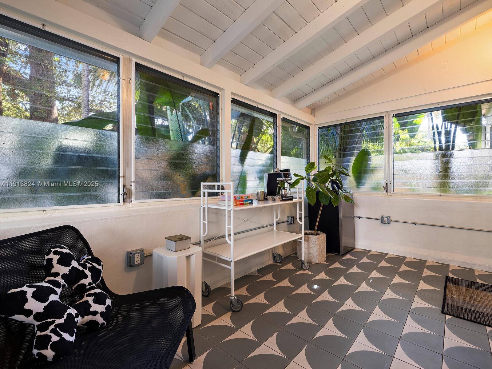 1009 NW 11th Ct Miami, FL 33136