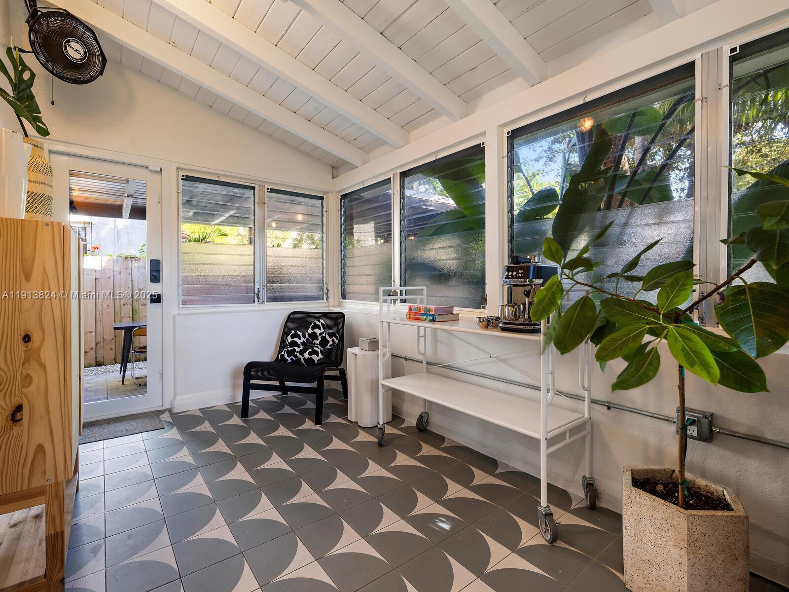 1009 NW 11th Ct Miami, FL 33136