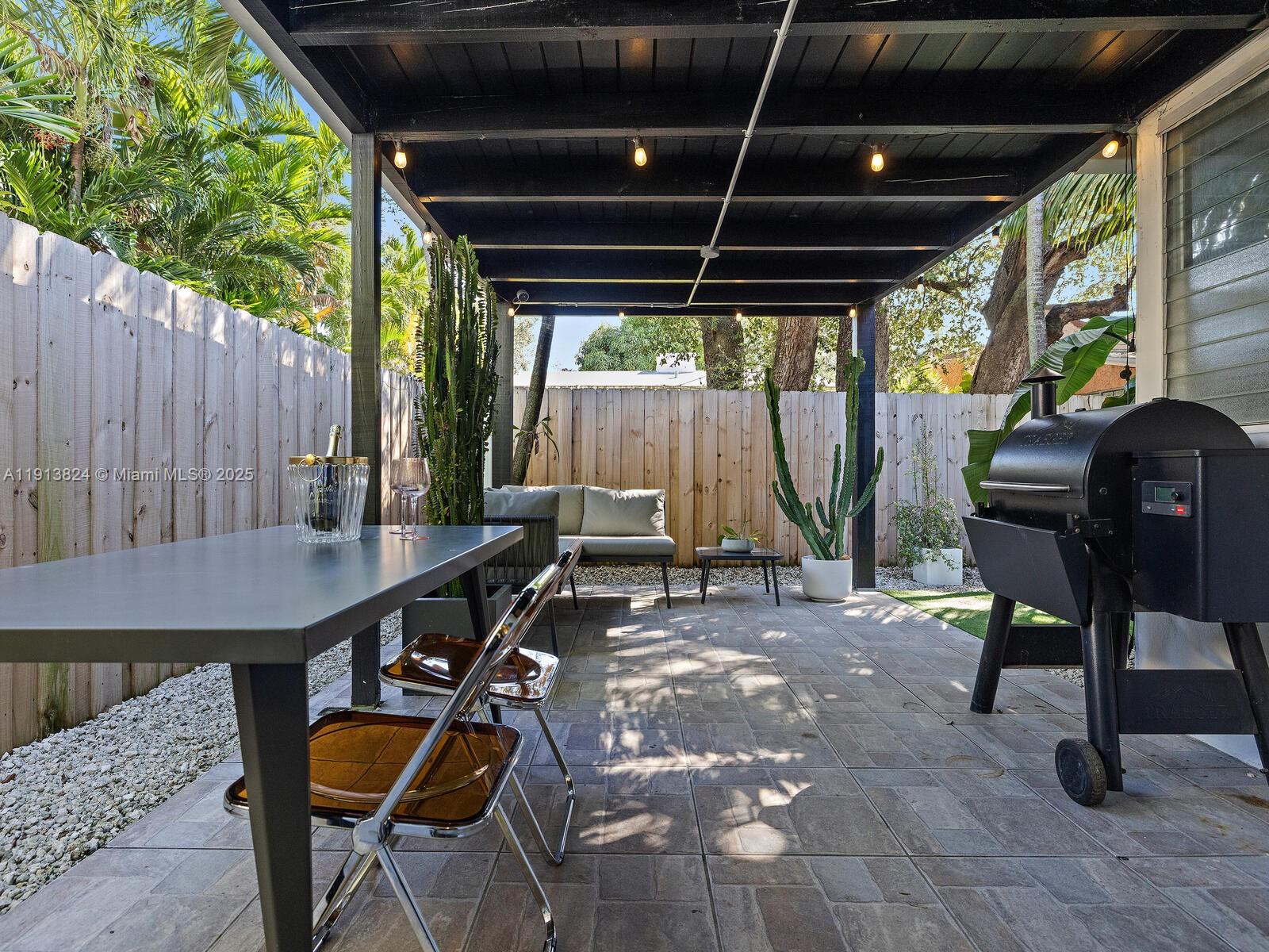 1009 NW 11th Ct Miami, FL 33136