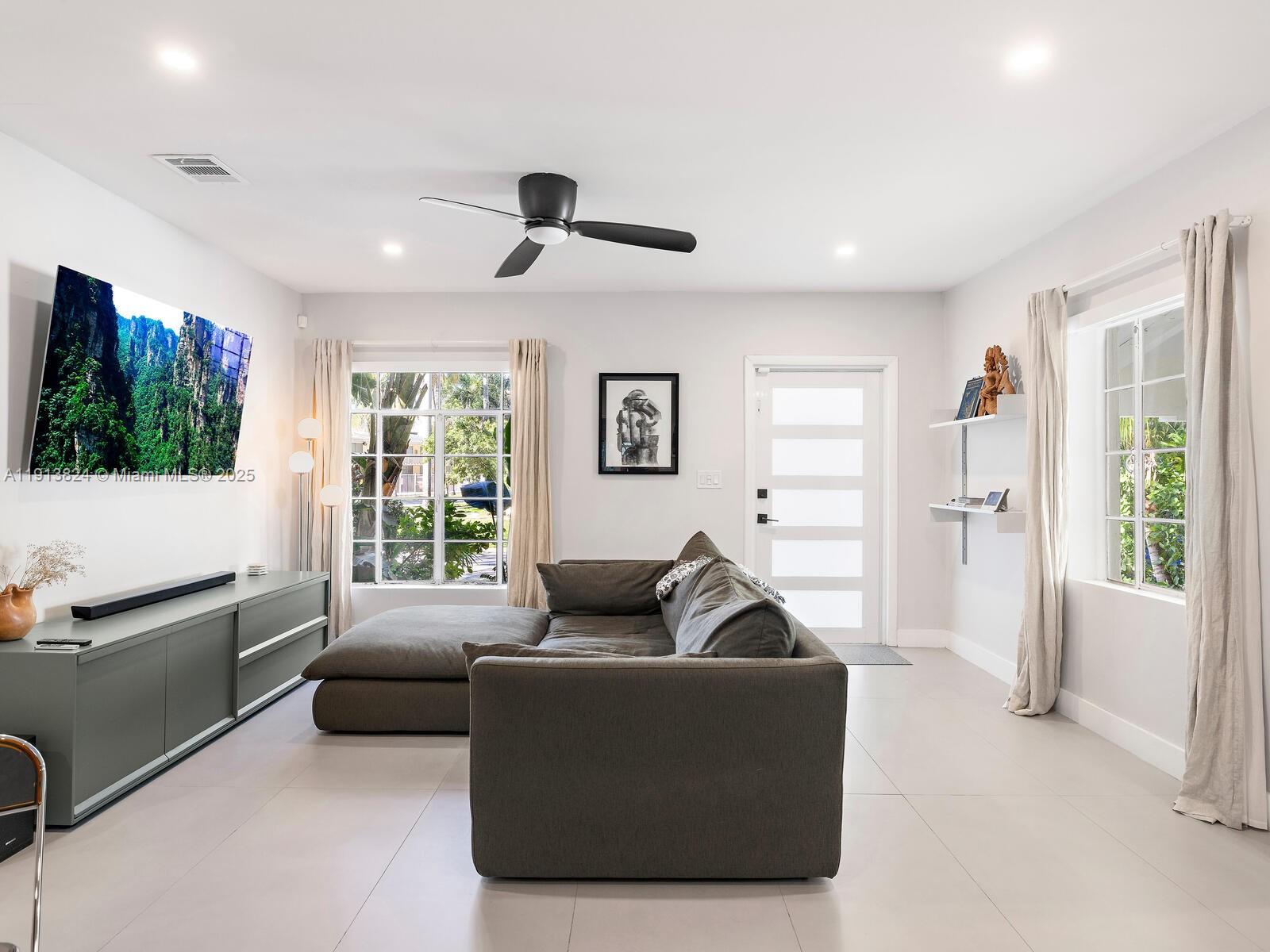 1009 NW 11th Ct Miami, FL 33136