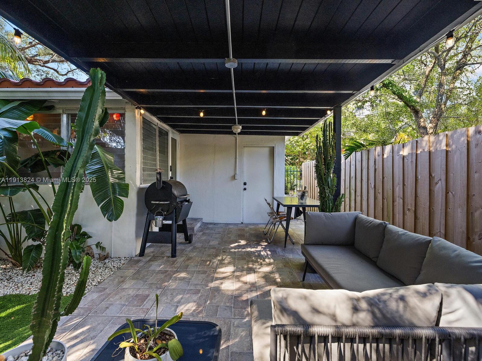 1009 NW 11th Ct Miami, FL 33136