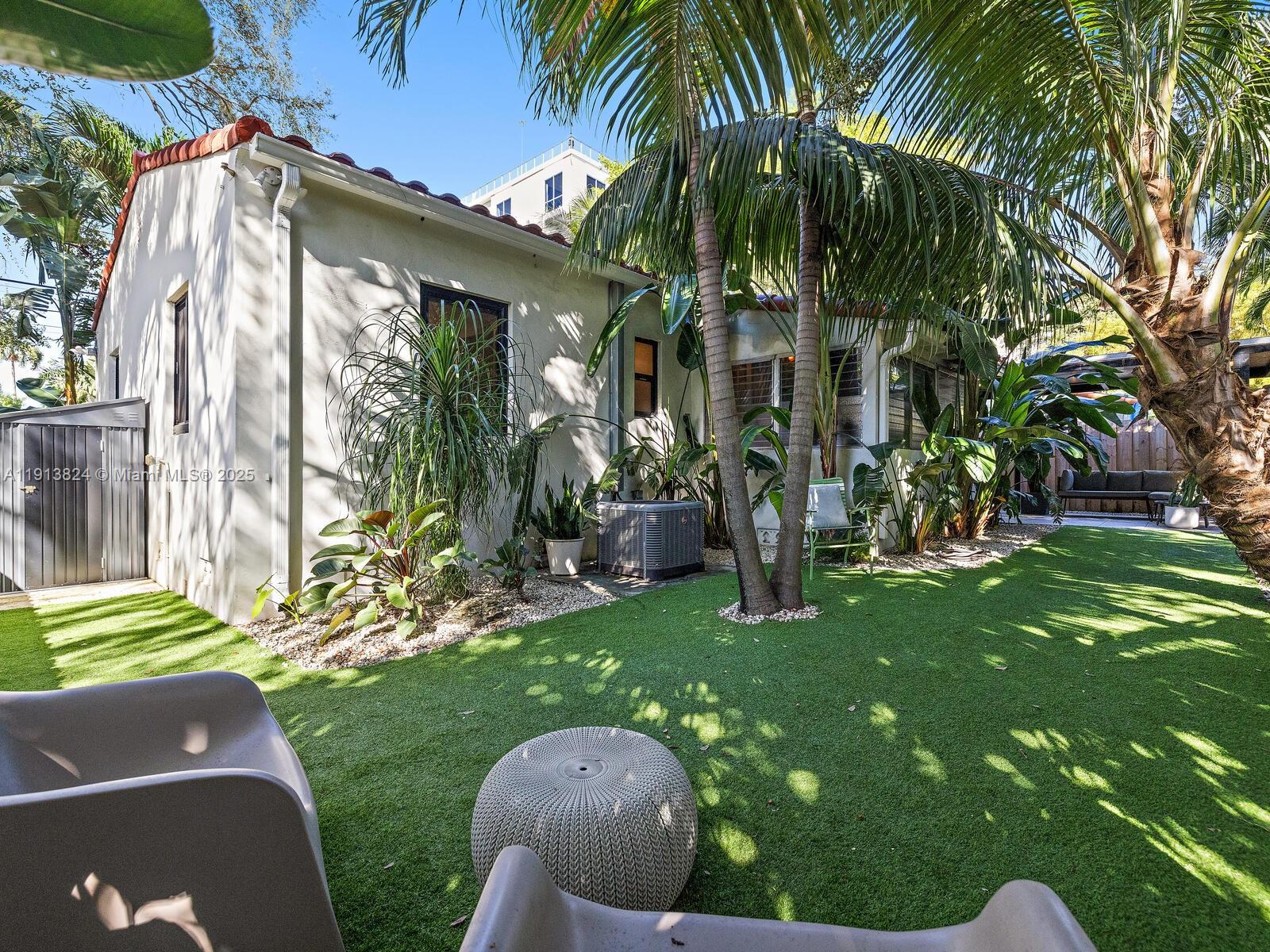 1009 NW 11th Ct Miami, FL 33136