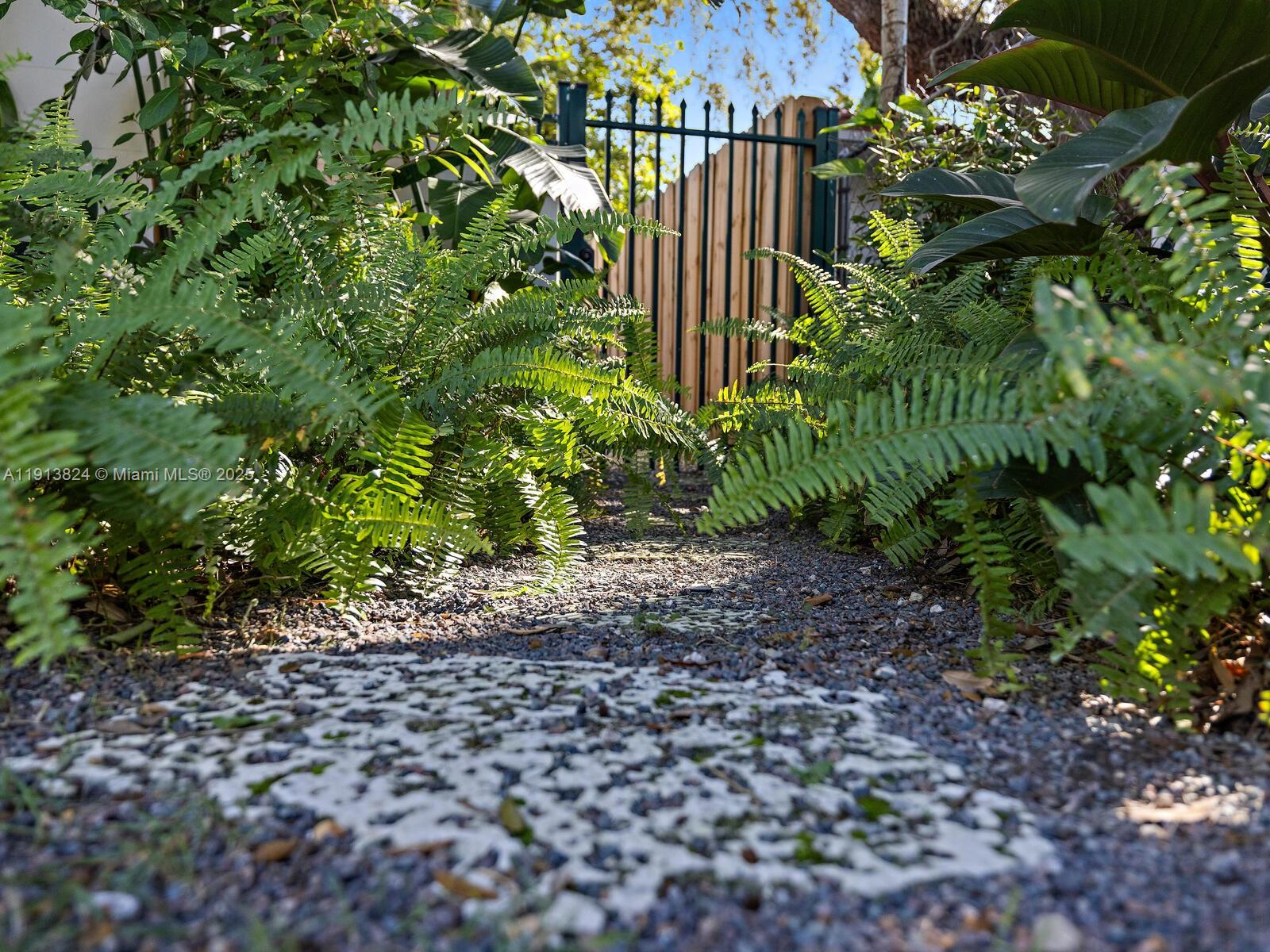 1009 NW 11th Ct Miami, FL 33136