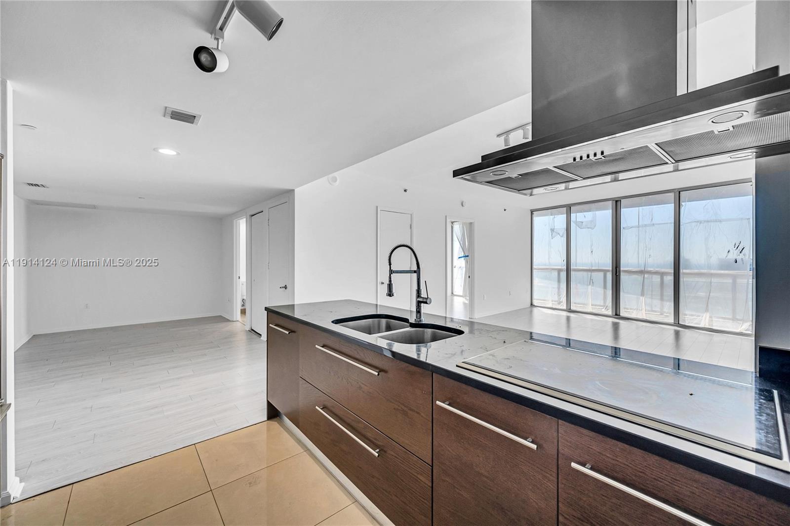 495 Brickell Ave #4903 Miami, FL 33131