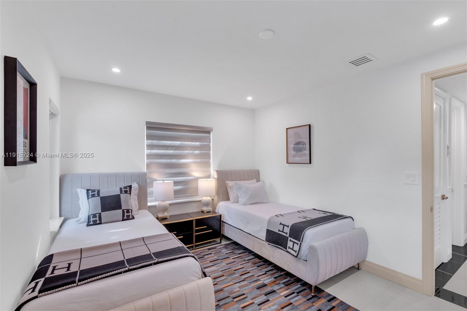 726 NE 17th Way Fort Lauderdale, FL 33304