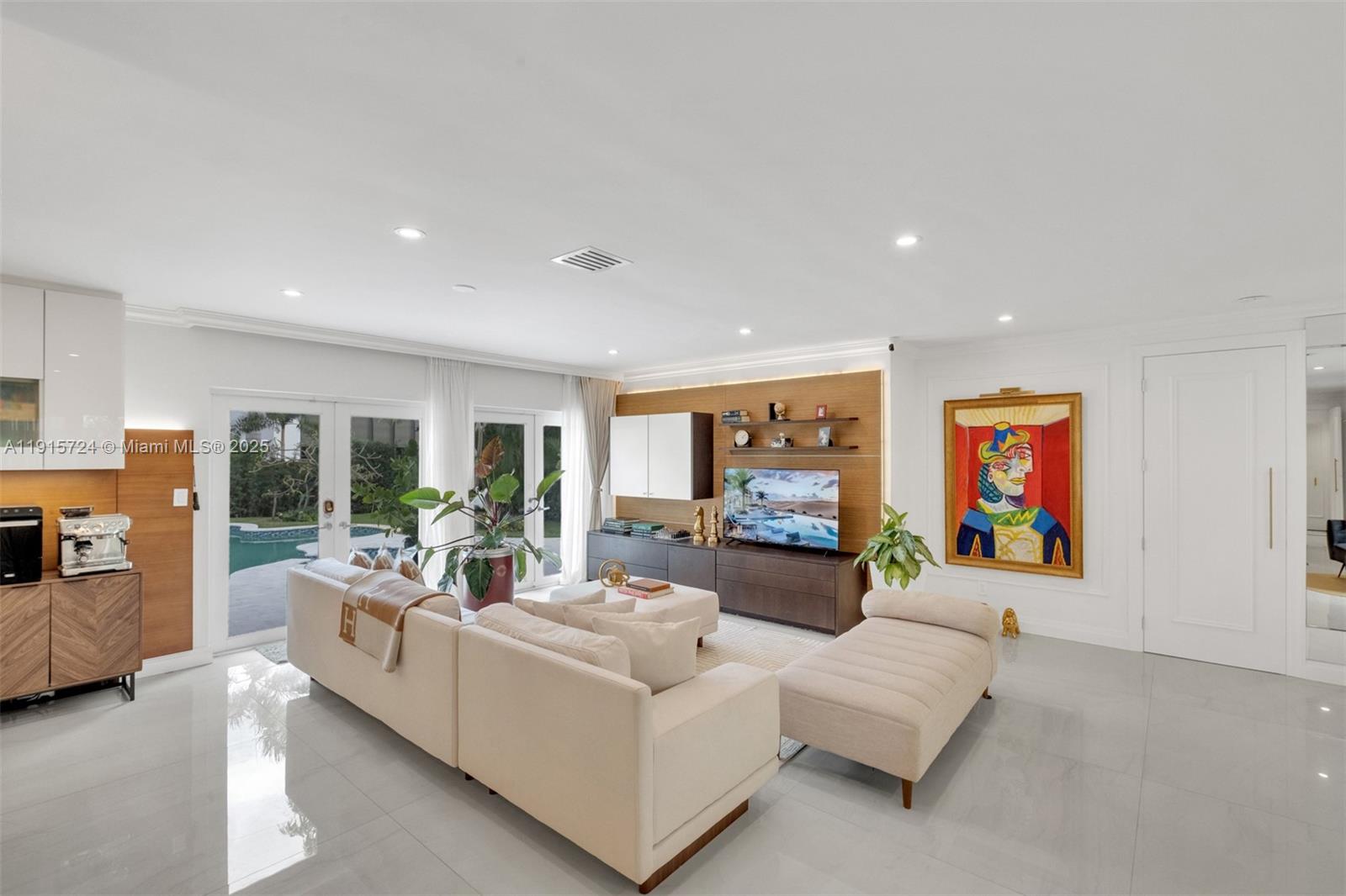 726 NE 17th Way Fort Lauderdale, FL 33304