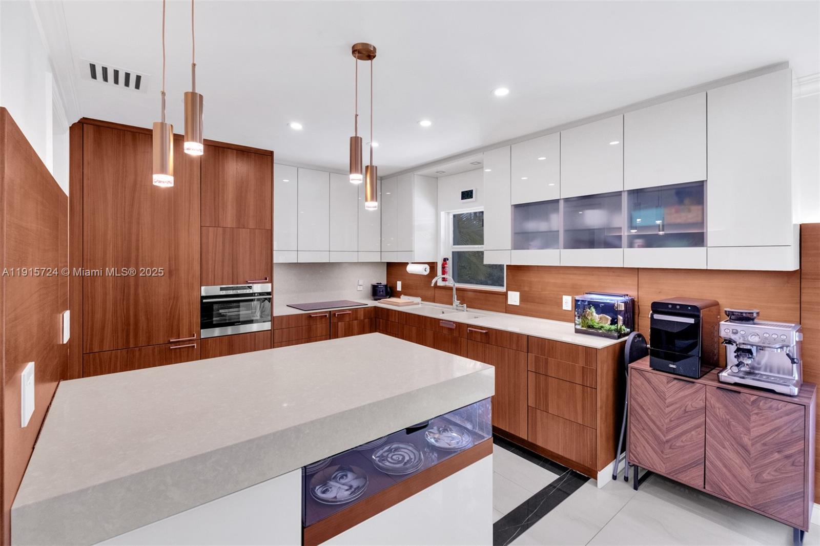 726 NE 17th Way Fort Lauderdale, FL 33304