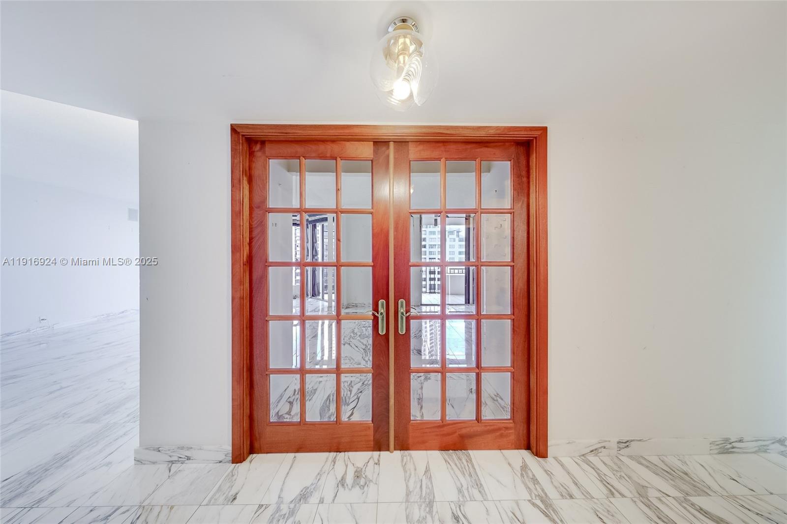 520 Brickell Key Dr #A1104 Miami, FL 33131