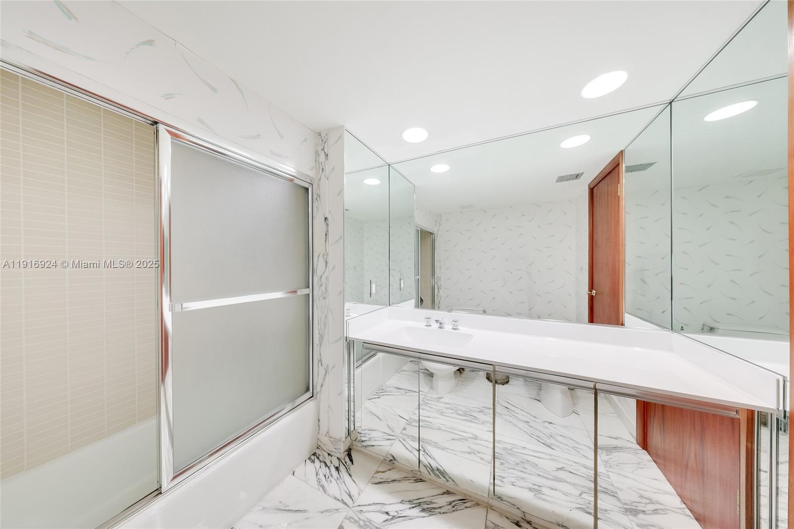 520 Brickell Key Dr #A1104 Miami, FL 33131