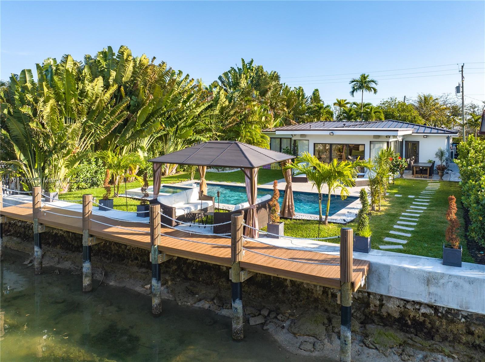 1625 Daytonia Rd Miami Beach, FL 33141