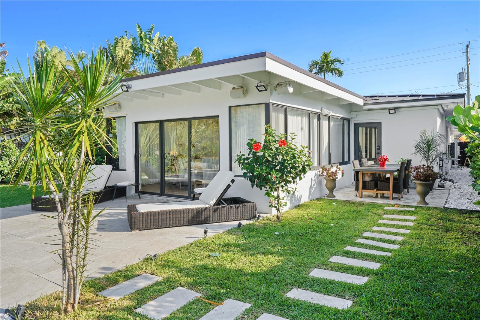 1625 Daytonia Rd Miami Beach, FL 33141