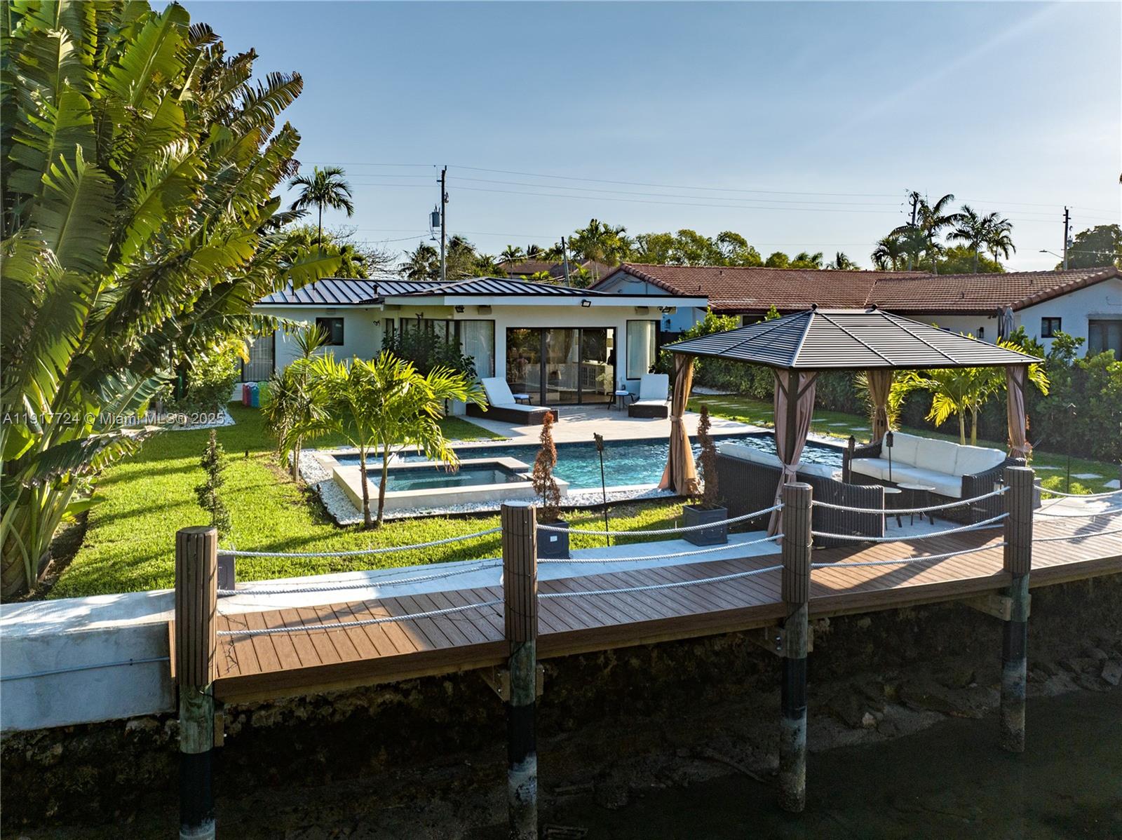 1625 Daytonia Rd Miami Beach, FL 33141