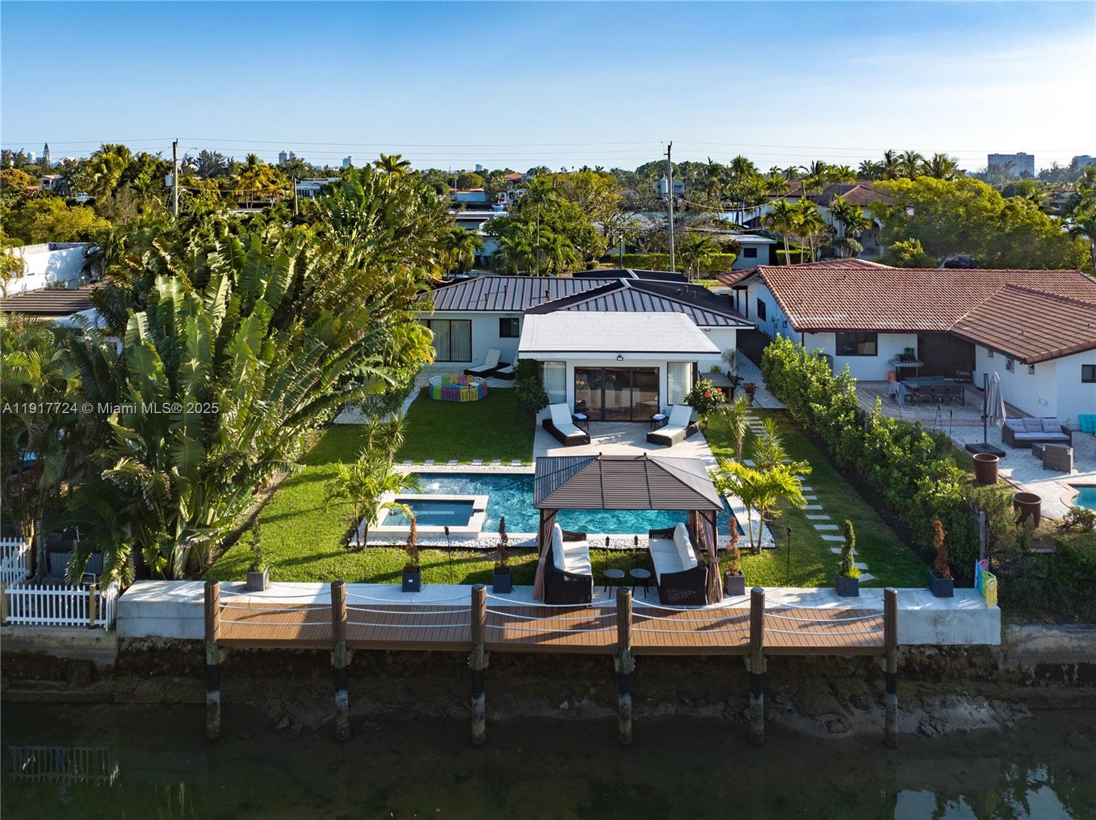 1625 Daytonia Rd Miami Beach, FL 33141