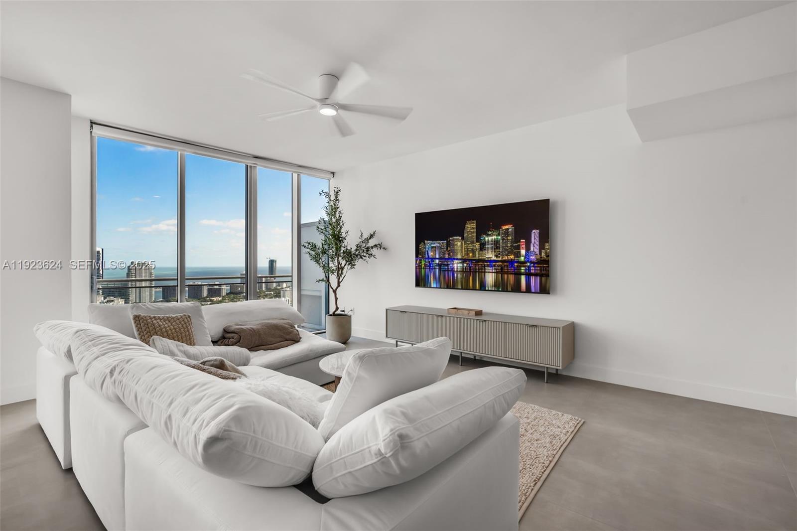 92 SW 3rd St #5204 Miami, FL 33130