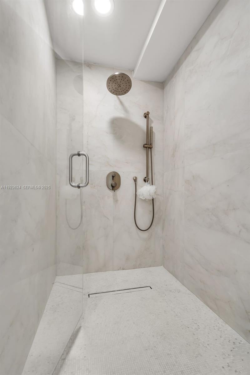 92 SW 3rd St #5204 Miami, FL 33130