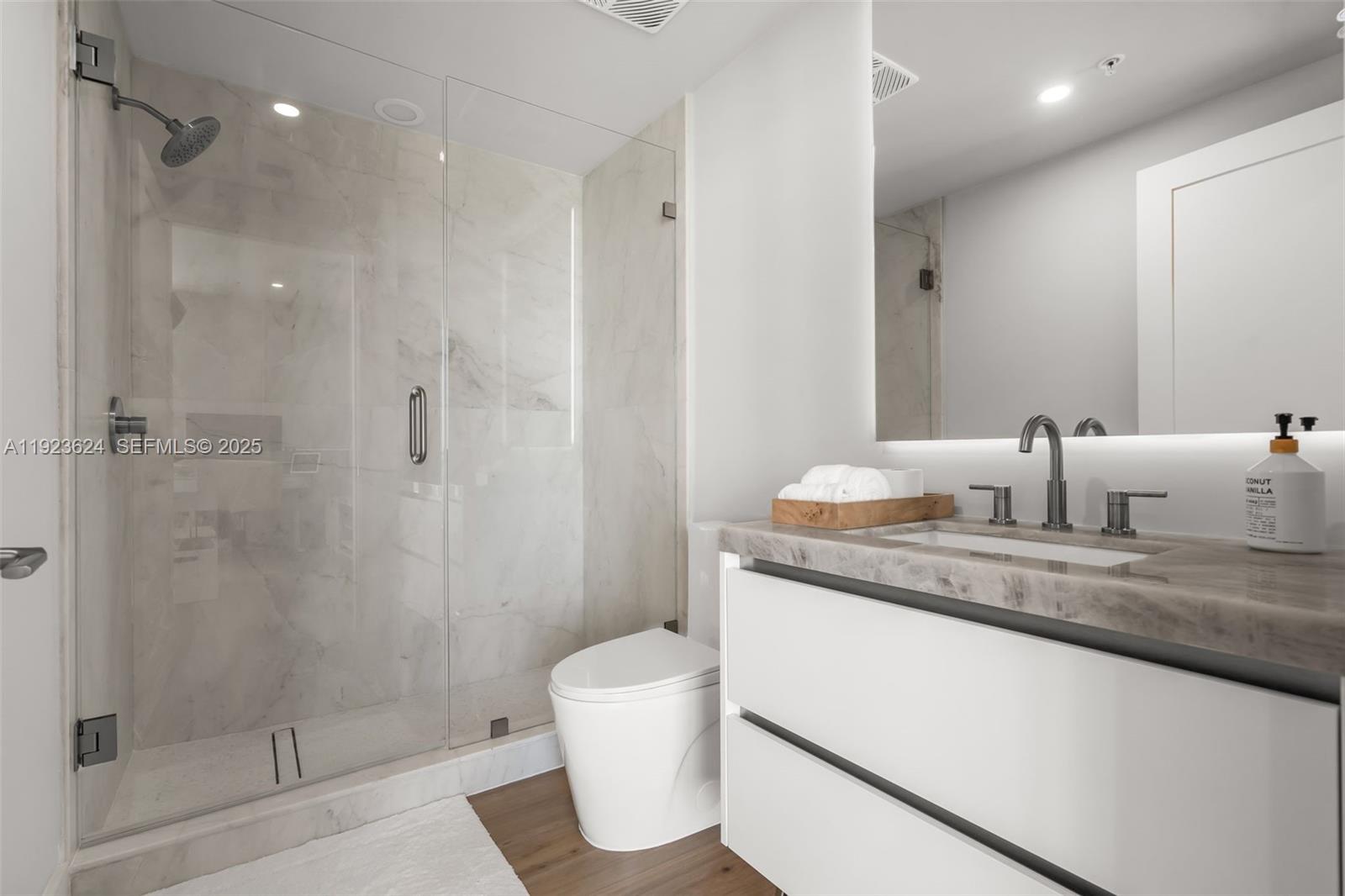 92 SW 3rd St #5204 Miami, FL 33130