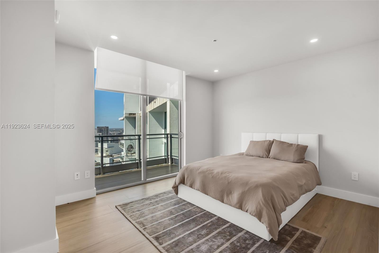 92 SW 3rd St #5204 Miami, FL 33130