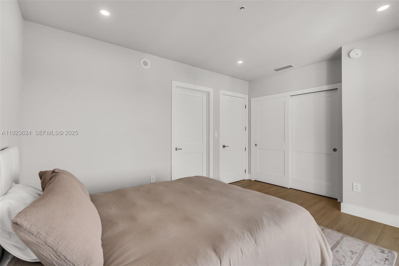 92 SW 3rd St #5204 Miami, FL 33130