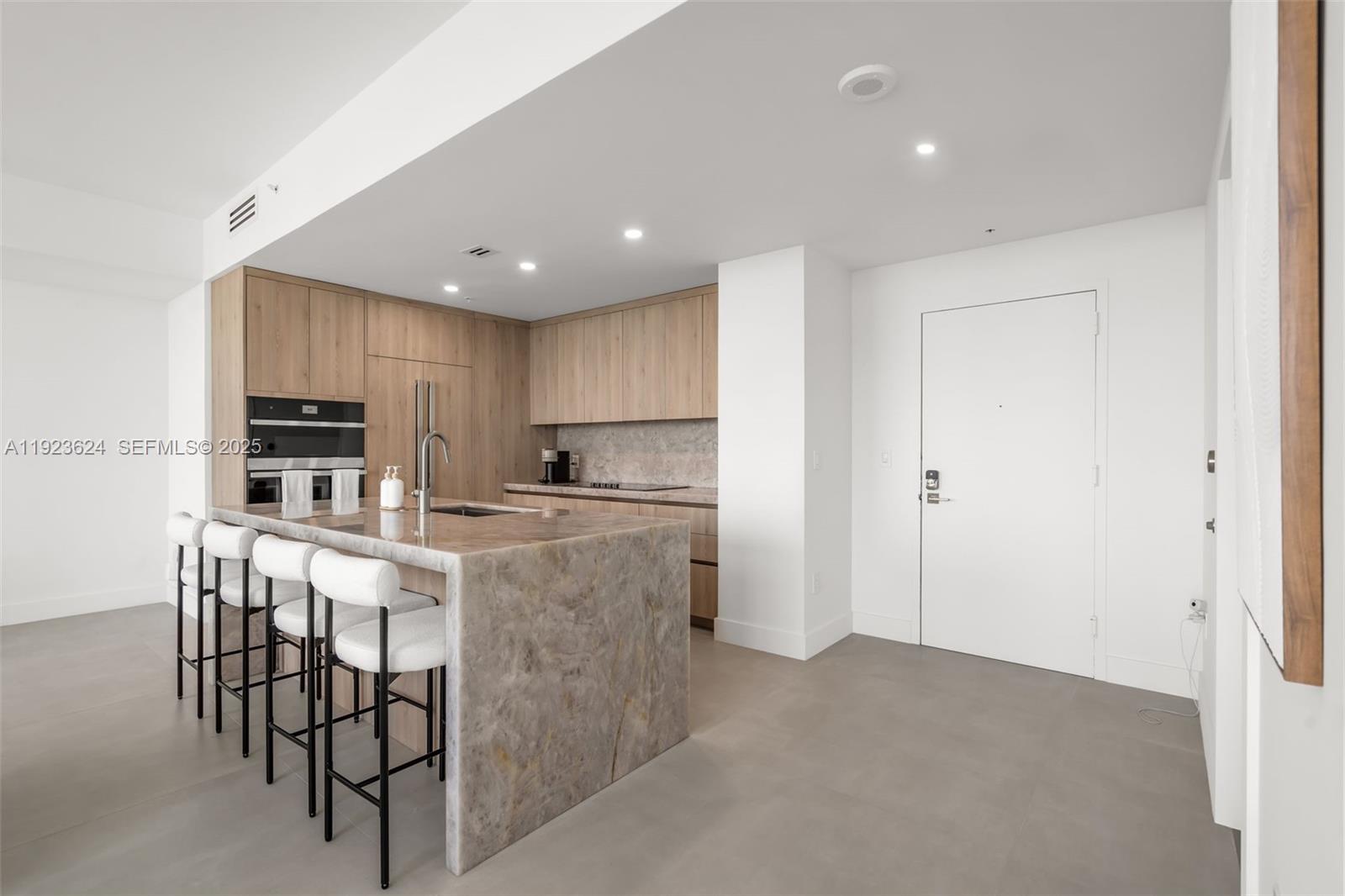 92 SW 3rd St #5204 Miami, FL 33130