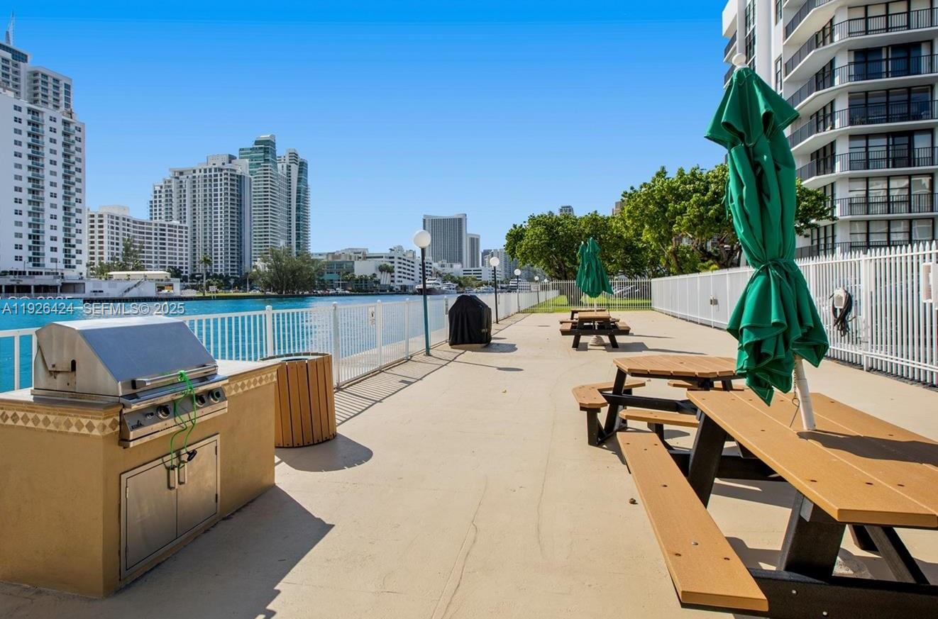 800 Parkview Dr #701 Hallandale Beach, FL 33009