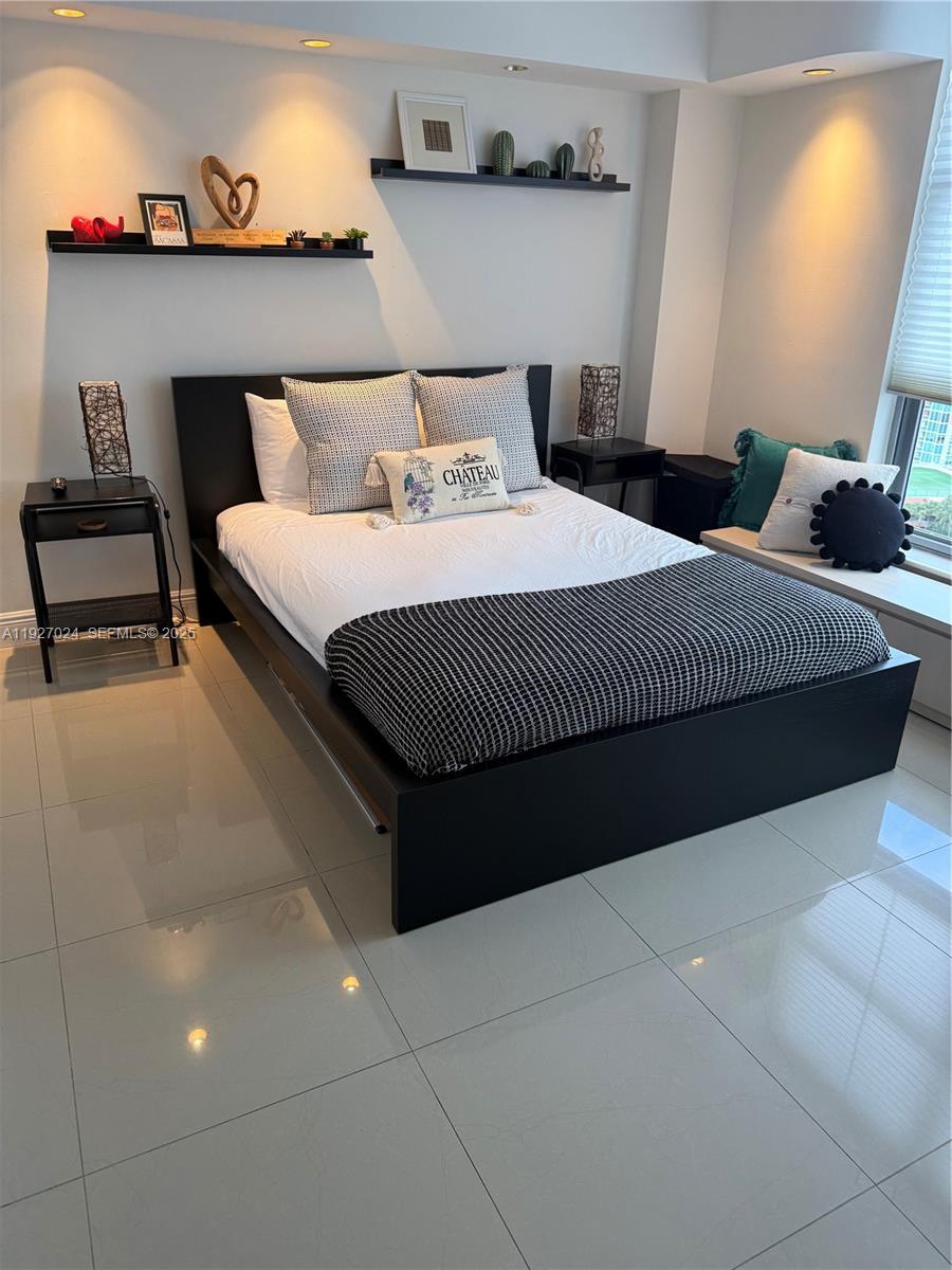 3530 Mystic Pointe Dr #2303 Aventura, FL 33180