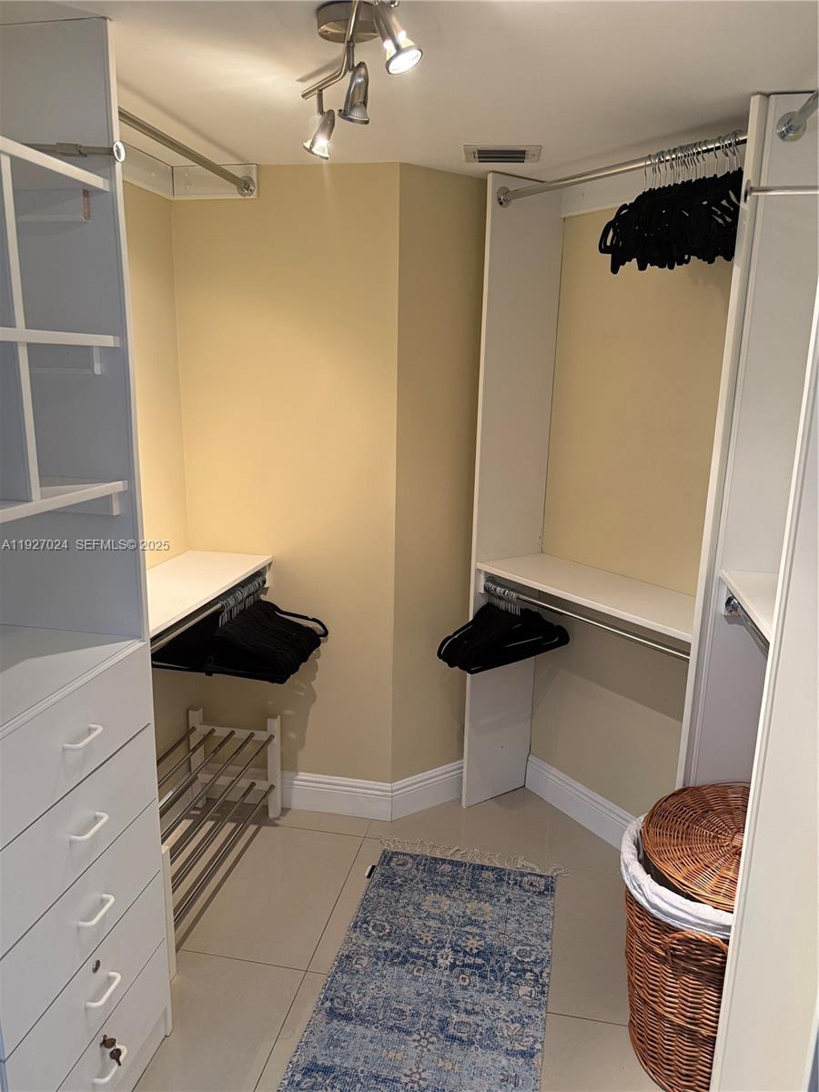 3530 Mystic Pointe Dr #2303 Aventura, FL 33180